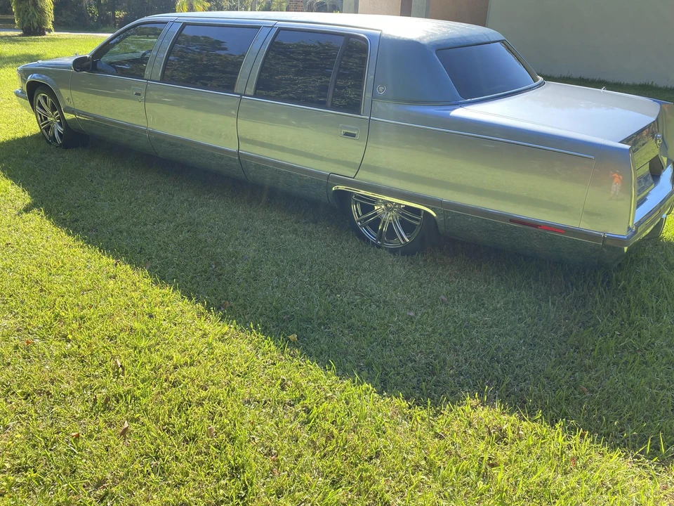 1996 Cadillac Fleetwood - Image 10 of 31