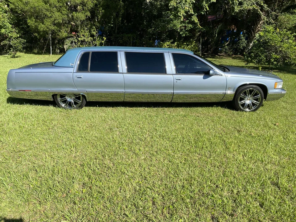 1996 Cadillac Fleetwood - Image 12 of 31
