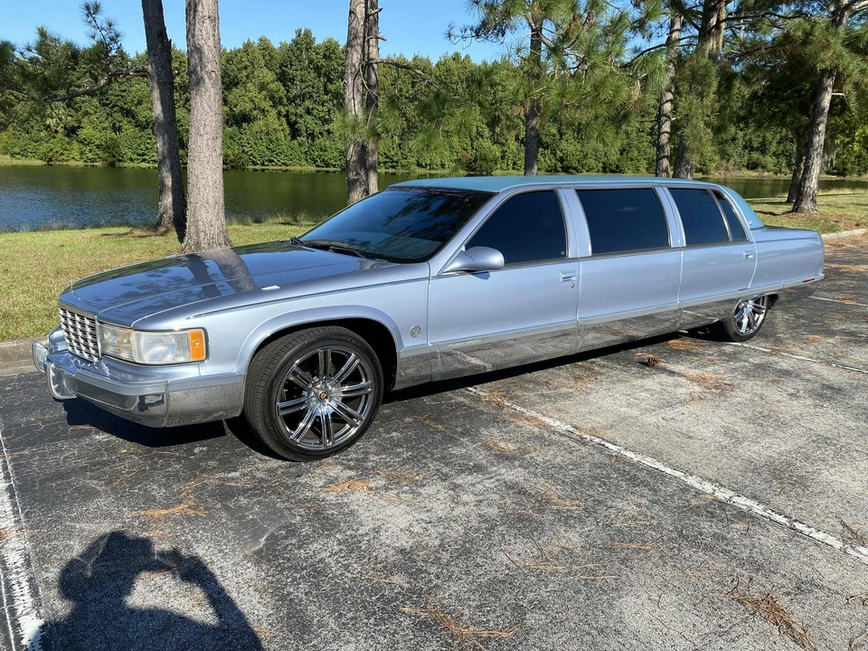 1996 Cadillac Fleetwood - Image 8 of 31