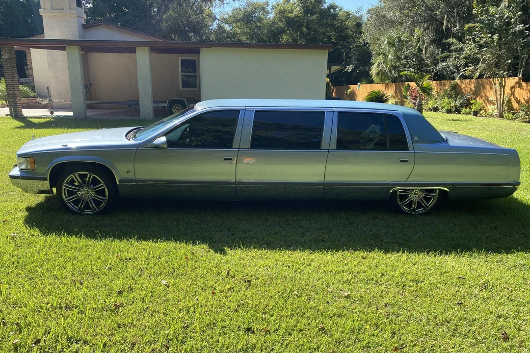 1996 Cadillac Fleetwood - Image 3 of 31