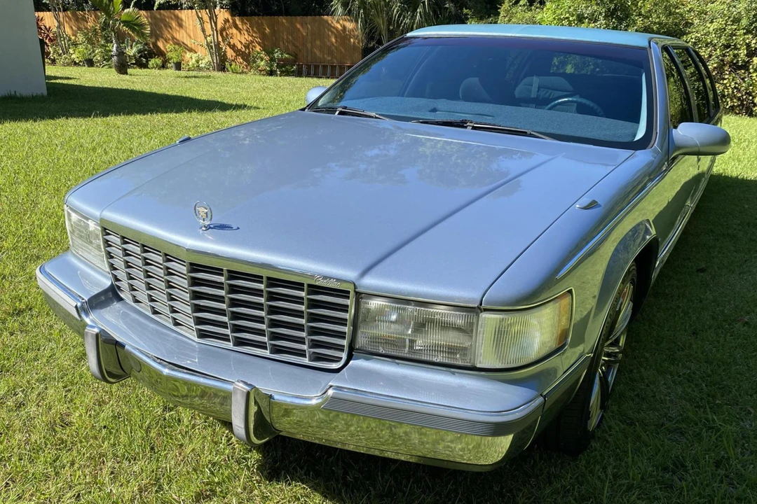 1996 Cadillac Fleetwood - Image 2 of 31