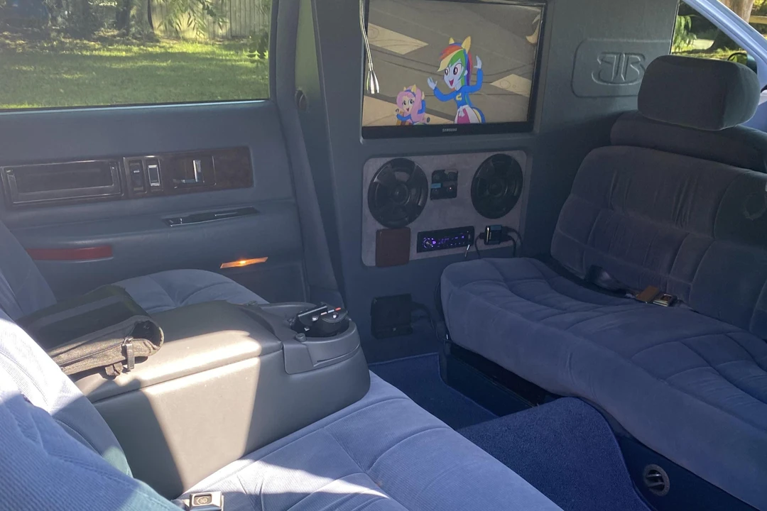 1996 Cadillac Fleetwood - Image 28 of 31