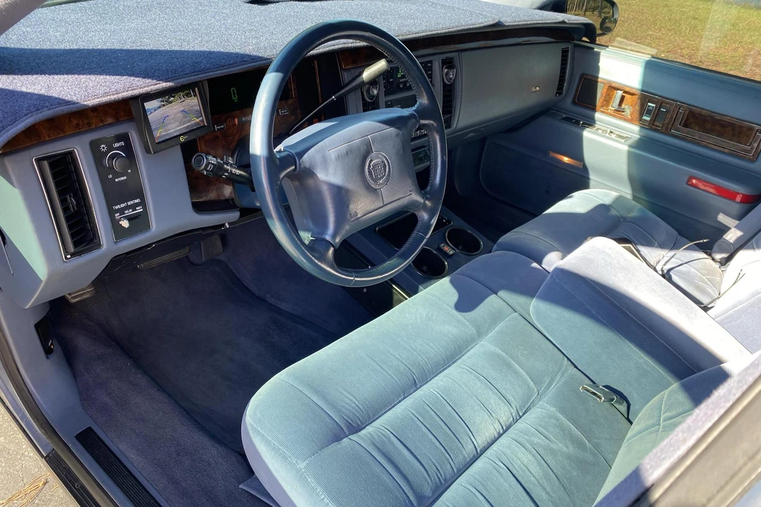 1996 Cadillac Fleetwood - Image 26 of 31