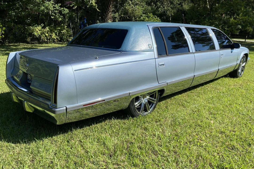 1996 Cadillac Fleetwood - Image 4 of 31