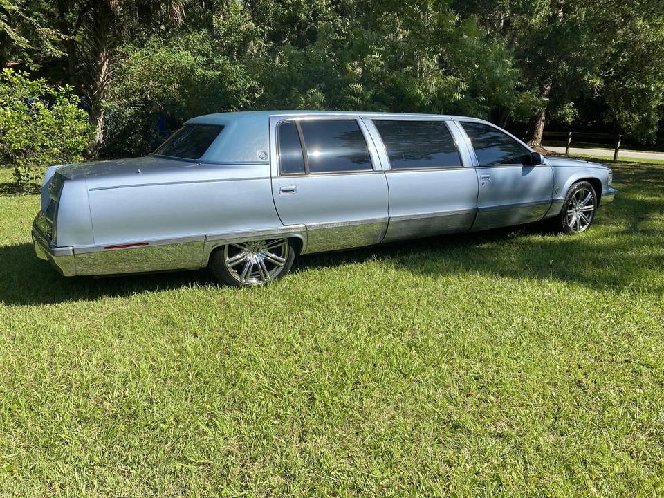 1996 Cadillac Fleetwood - Image 11 of 31