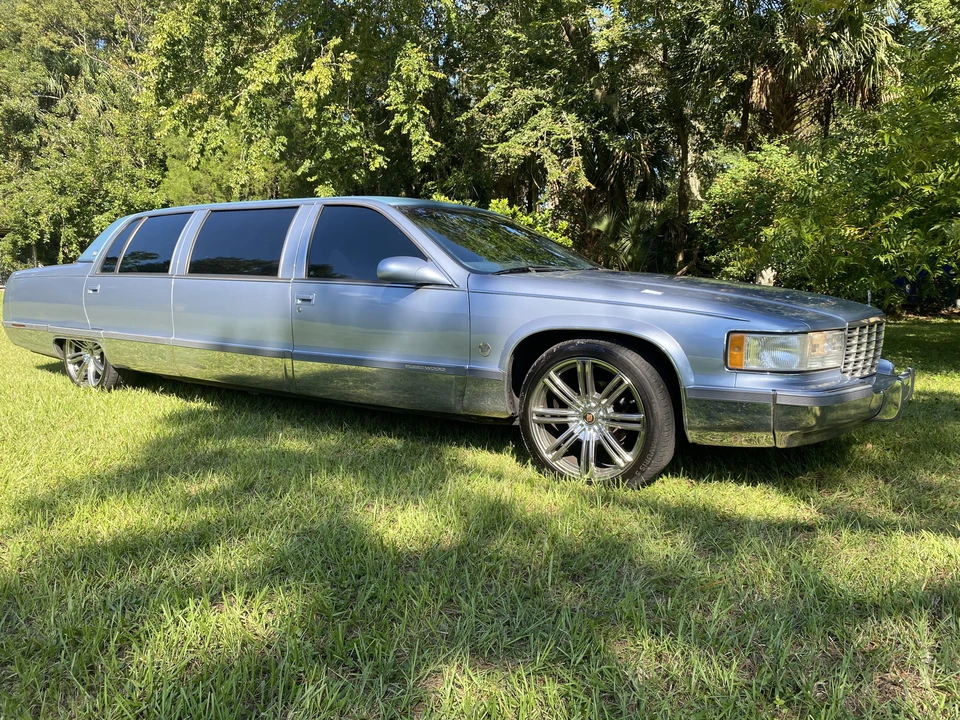 1996 Cadillac Fleetwood - Image 13 of 31