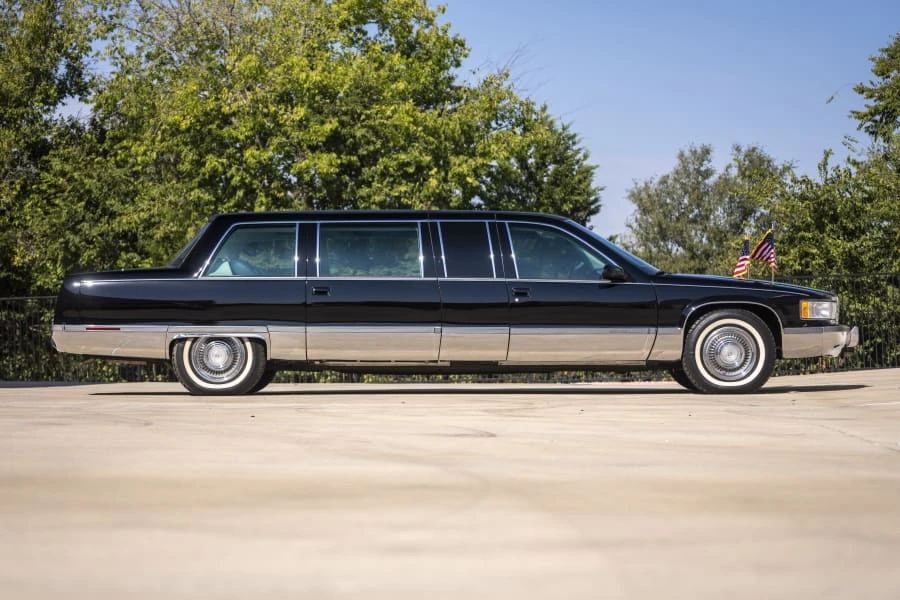 1996 Cadillac Fleetwood - Image 2 of 31