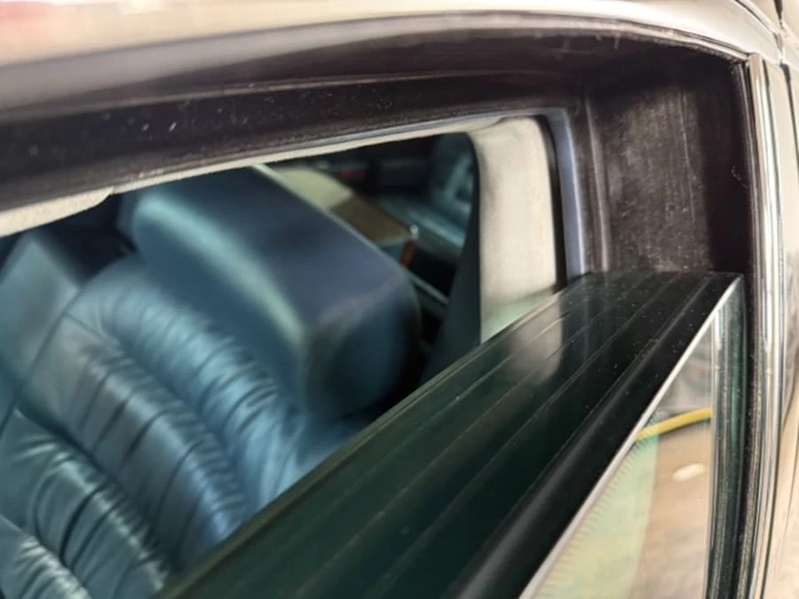1996 Cadillac Fleetwood - Image 21 of 31