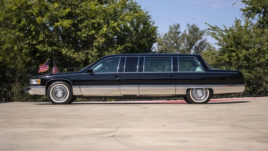1996 Cadillac Fleetwood - Image 8 of 31