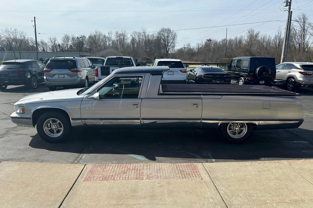 1996 Cadillac Fleetwood - Image 3 of 31