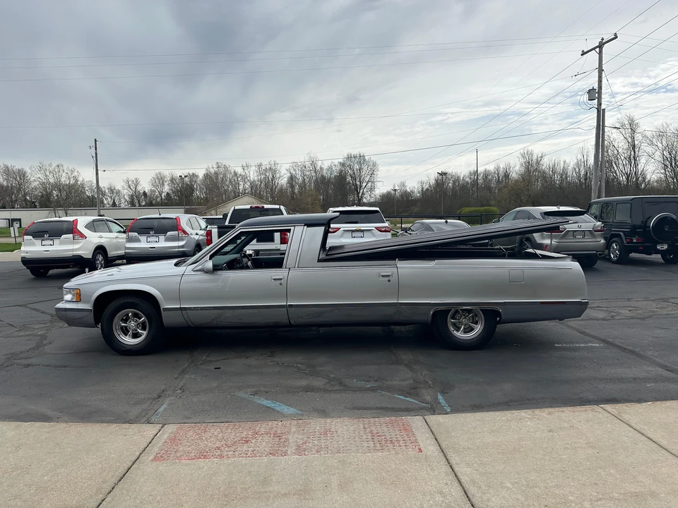 1996 Cadillac Fleetwood - Image 11 of 31