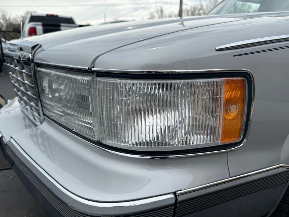 1996 Cadillac Fleetwood - Image 26 of 31