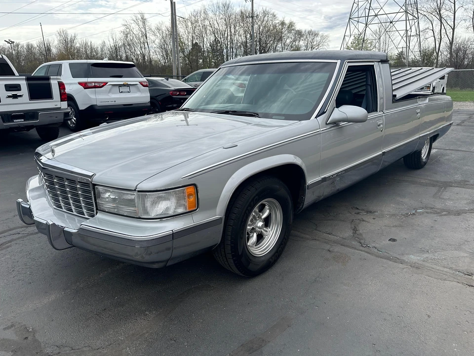 1996 Cadillac Fleetwood - Image 9 of 31