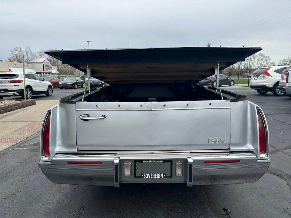1996 Cadillac Fleetwood - Image 14 of 31