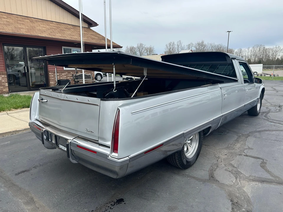 1996 Cadillac Fleetwood - Image 15 of 31