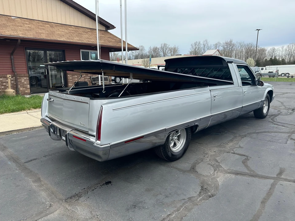 1996 Cadillac Fleetwood - Image 16 of 31