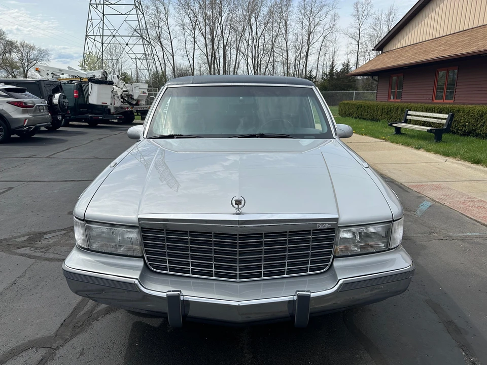 1996 Cadillac Fleetwood - Image 6 of 31