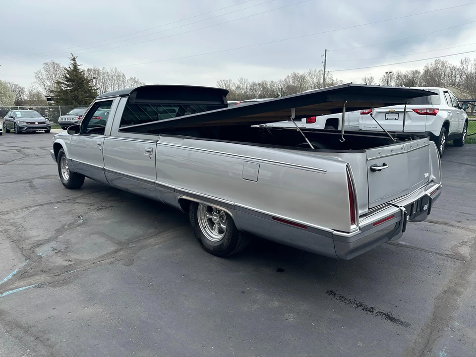 1996 Cadillac Fleetwood - Image 12 of 31