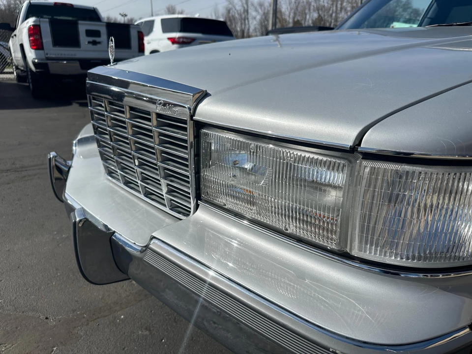 1996 Cadillac Fleetwood - Image 25 of 31
