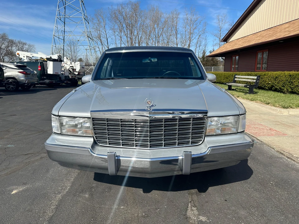 1996 Cadillac Fleetwood - Image 7 of 31