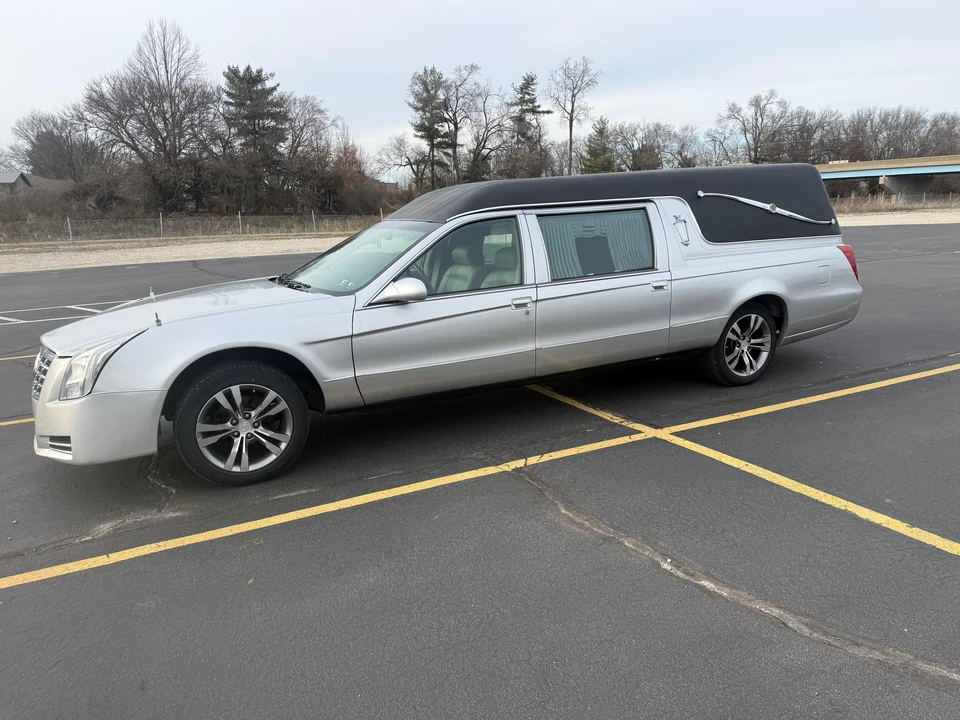 1996 Cadillac Fleetwood - Image 12 of 31