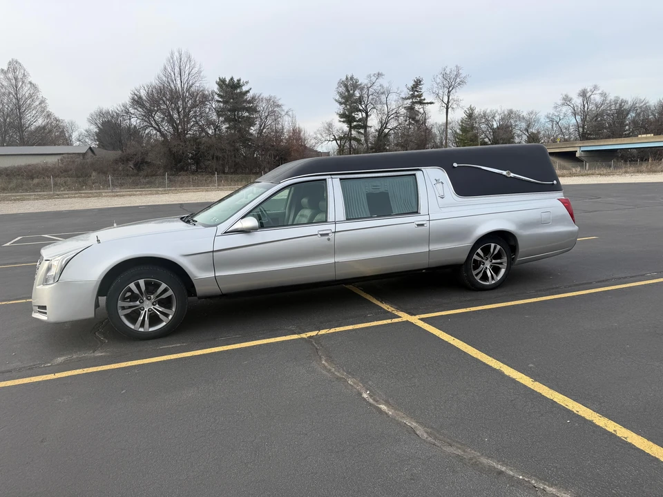 1996 Cadillac Fleetwood - Image 13 of 31