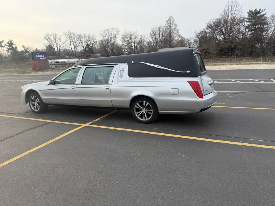 1996 Cadillac Fleetwood - Image 17 of 31