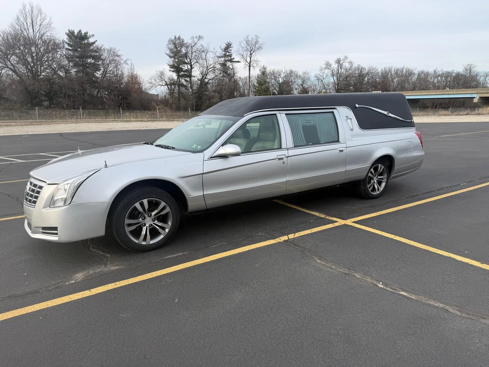1996 Cadillac Fleetwood - Image 11 of 31