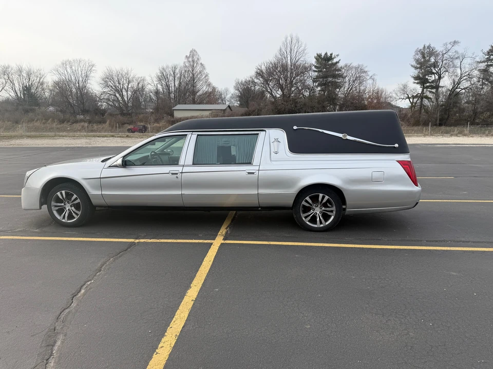 1996 Cadillac Fleetwood - Image 16 of 31