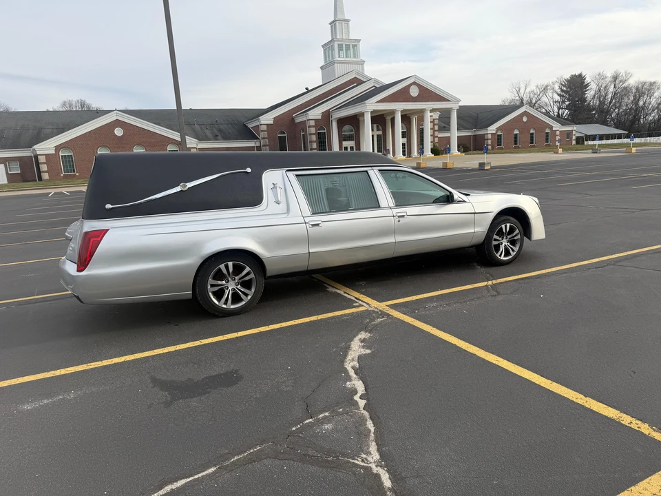 1996 Cadillac Fleetwood - Image 28 of 31