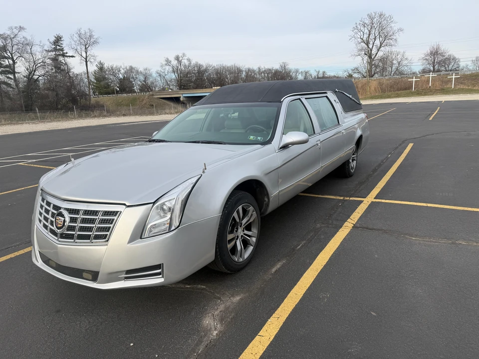 1996 Cadillac Fleetwood - Image 8 of 31