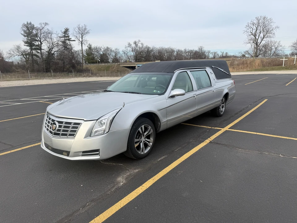 1996 Cadillac Fleetwood - Image 9 of 31