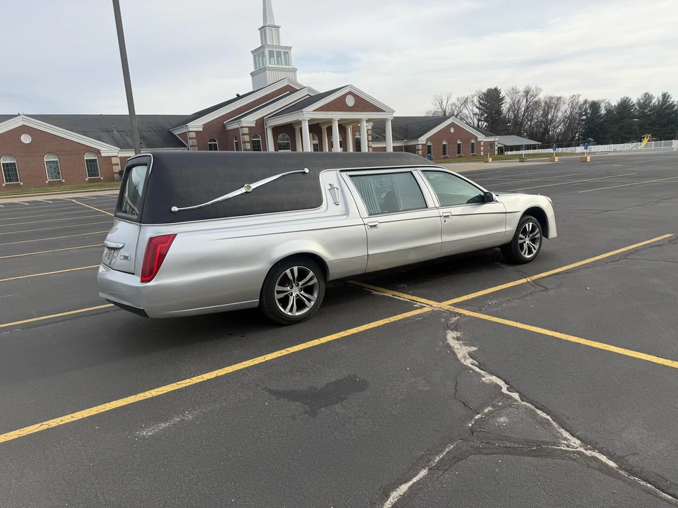 1996 Cadillac Fleetwood - Image 27 of 31