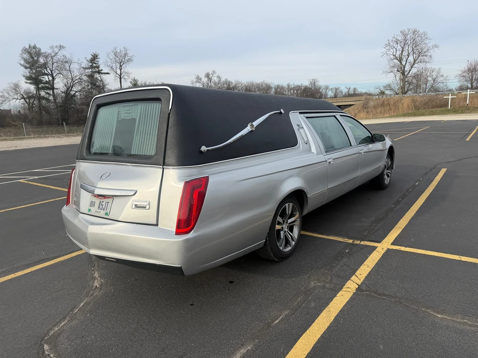 1996 Cadillac Fleetwood - Image 25 of 31