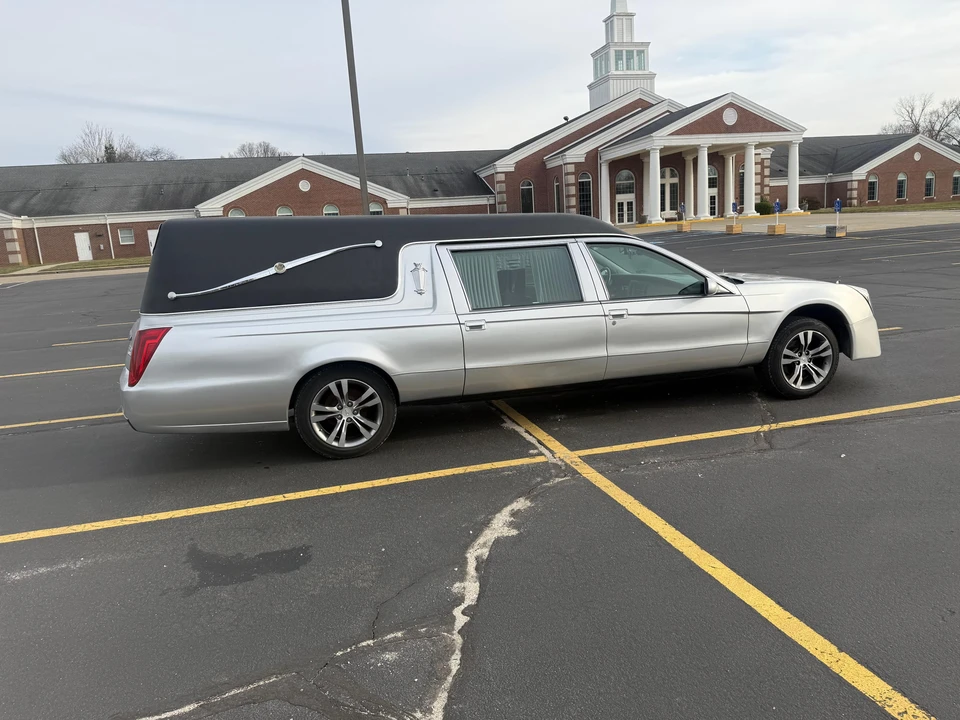 1996 Cadillac Fleetwood - Image 29 of 31