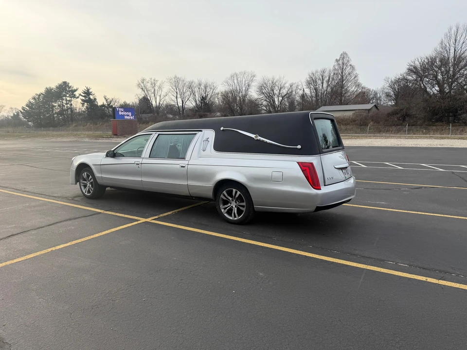 1996 Cadillac Fleetwood - Image 18 of 31