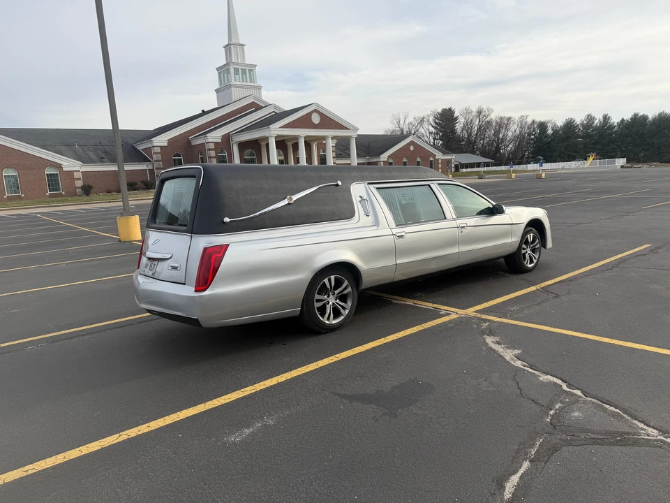 1996 Cadillac Fleetwood - Image 26 of 31