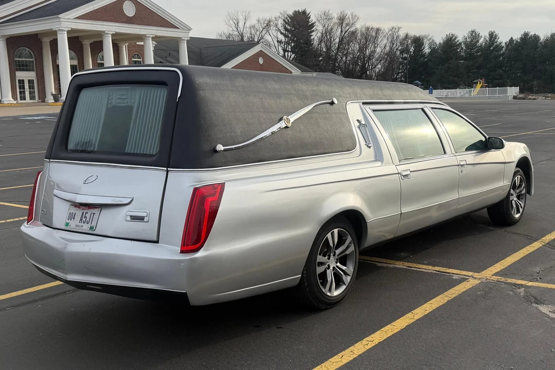 1996 Cadillac Fleetwood - Image 4 of 31