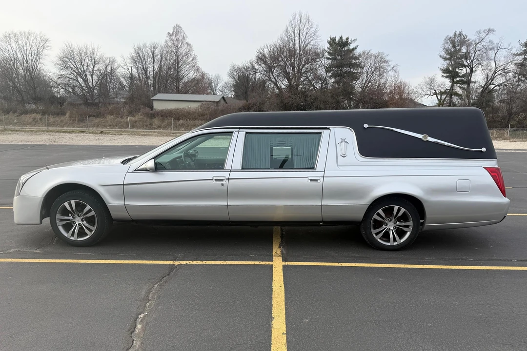 1996 Cadillac Fleetwood - Image 3 of 31