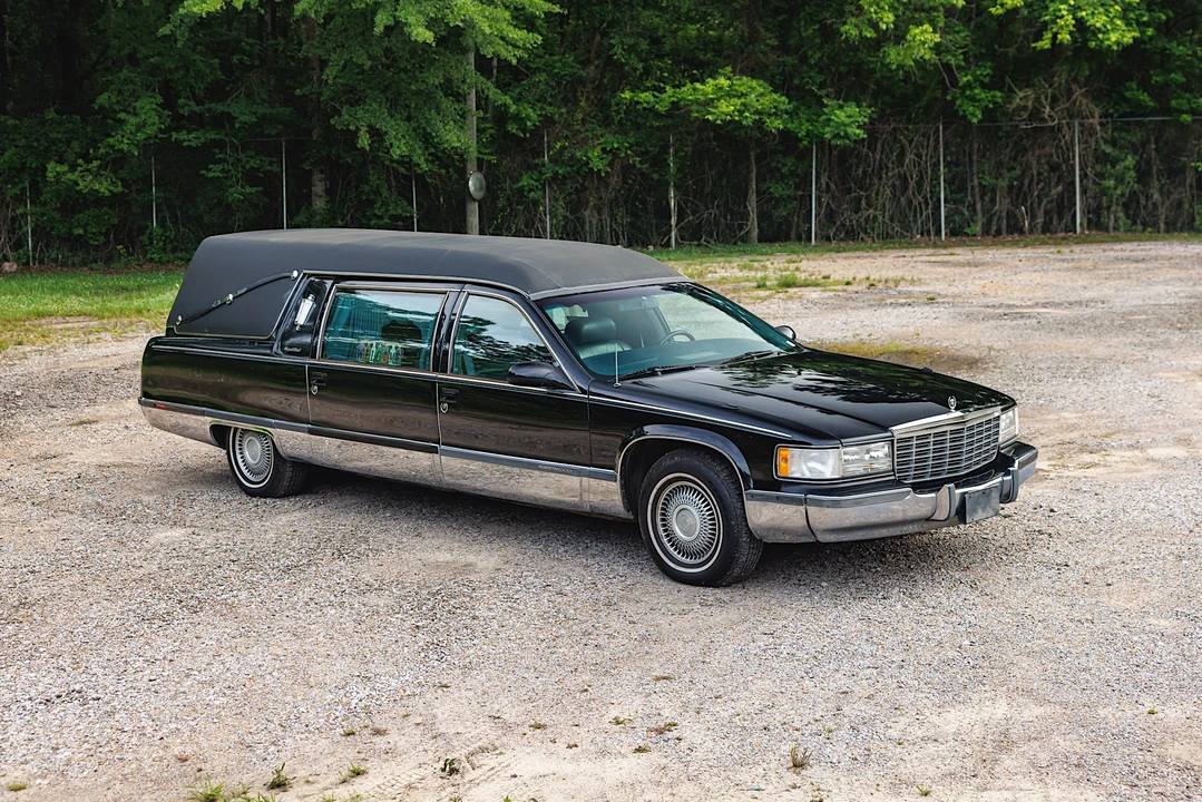 1996 Cadillac Fleetwood - Image 2 of 31