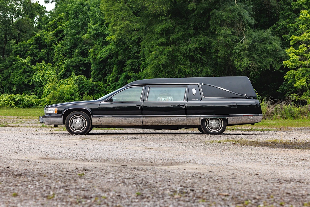 1996 Cadillac Fleetwood - Image 14 of 31