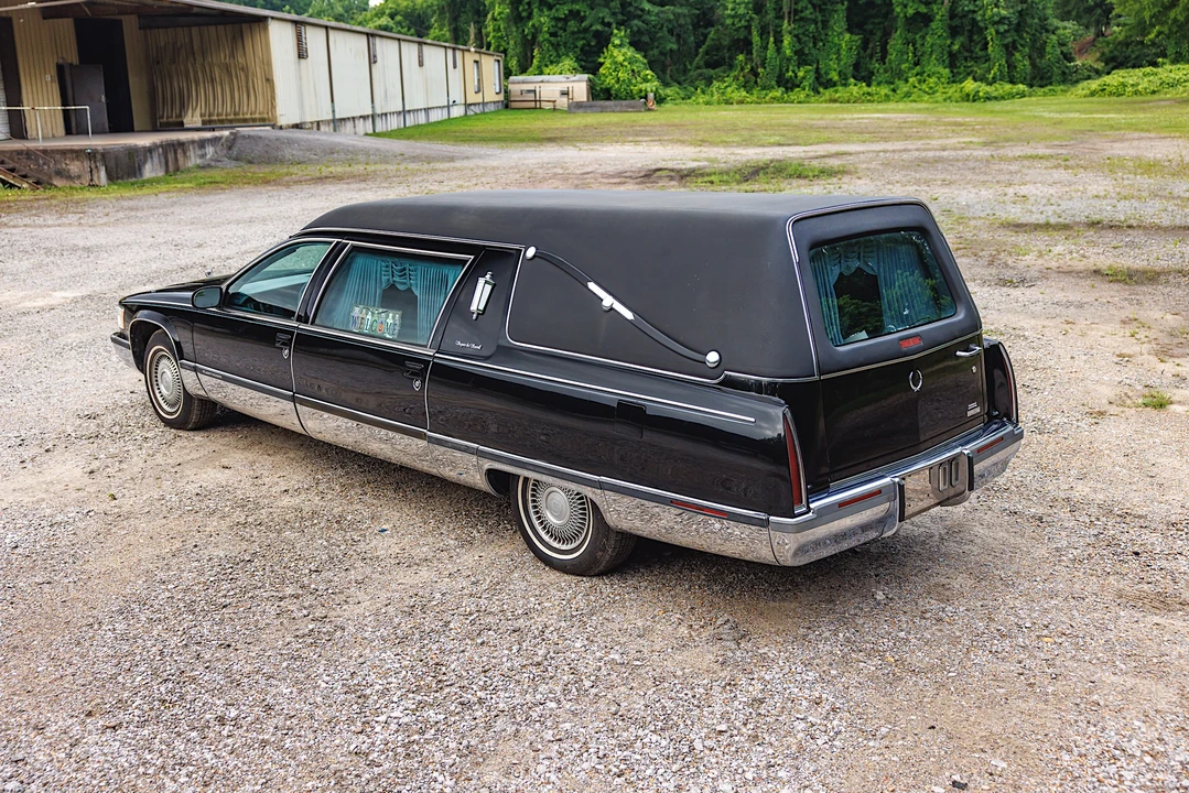 1996 Cadillac Fleetwood - Image 13 of 31
