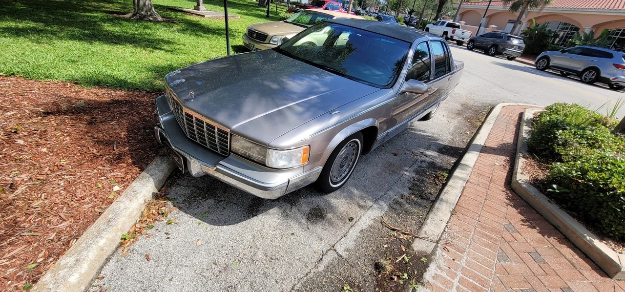 1996 Cadillac Fleetwood - Image 4 of 31