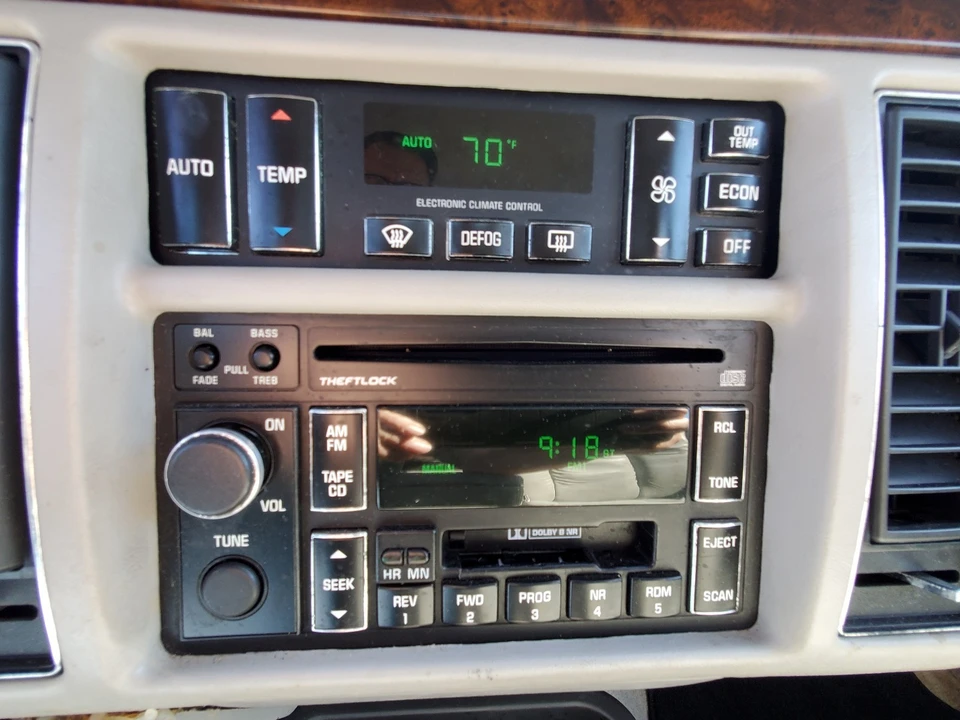 1996 Cadillac Fleetwood - Image 21 of 31
