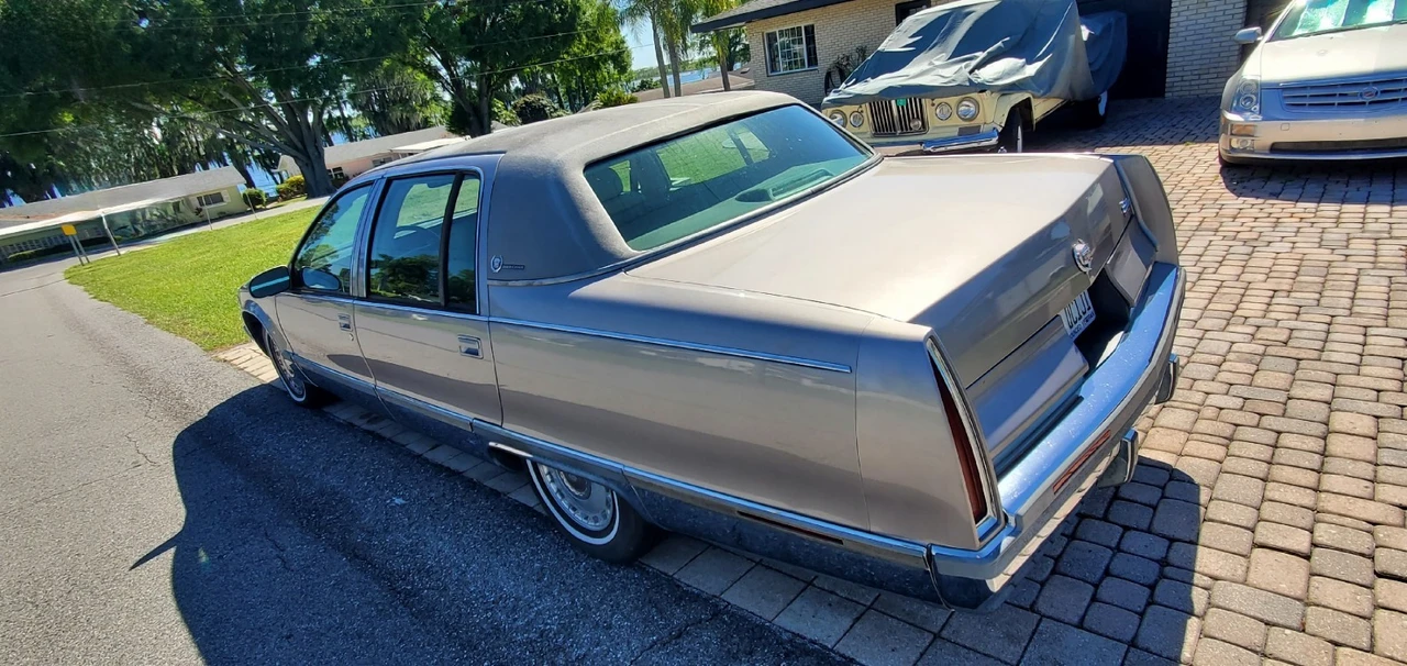 1996 Cadillac Fleetwood - Image 13 of 31