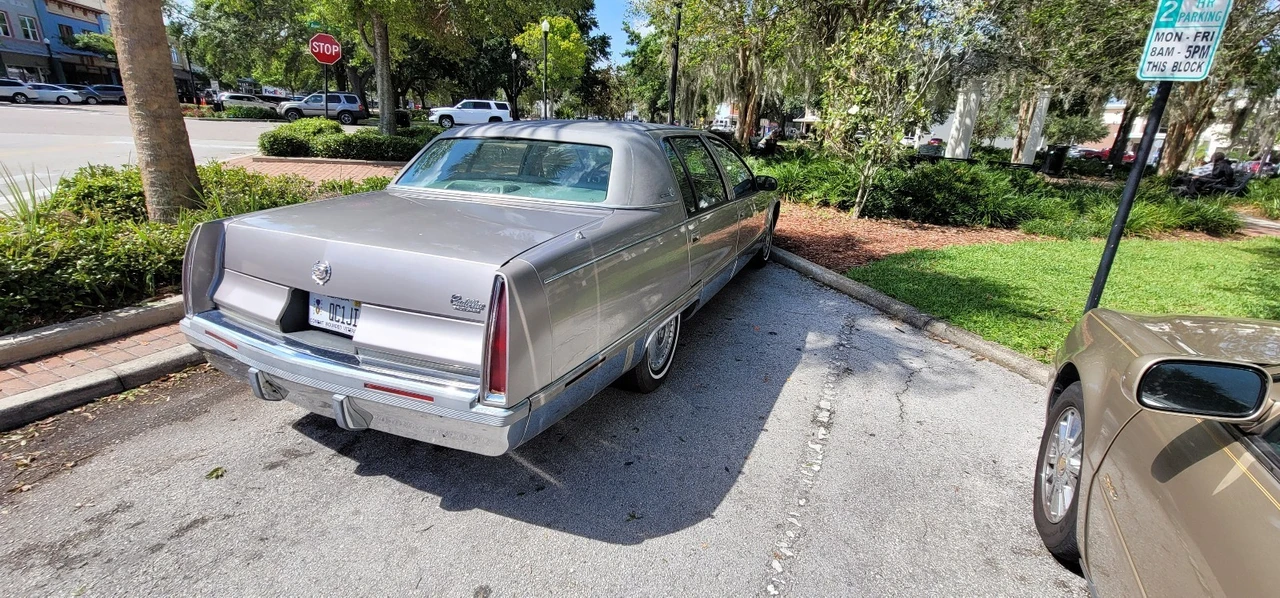 1996 Cadillac Fleetwood - Image 6 of 31