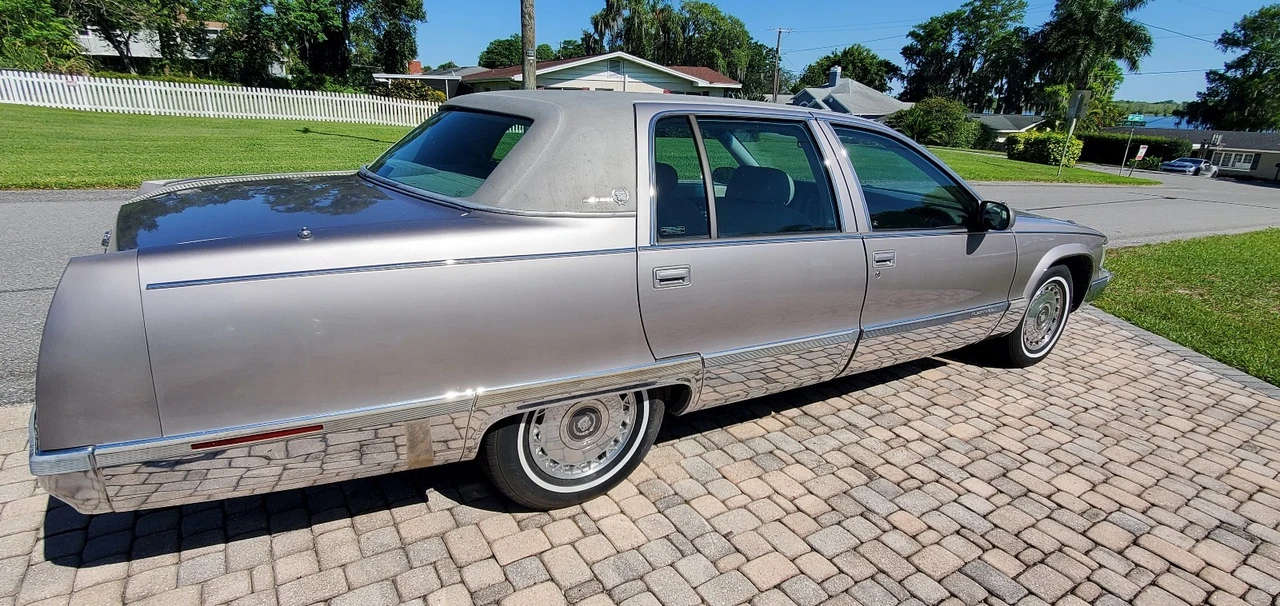 1996 Cadillac Fleetwood - Image 14 of 31