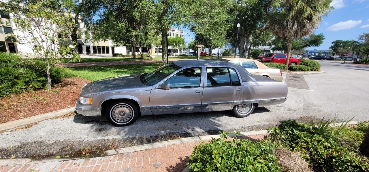 1996 Cadillac Fleetwood - Image 5 of 31