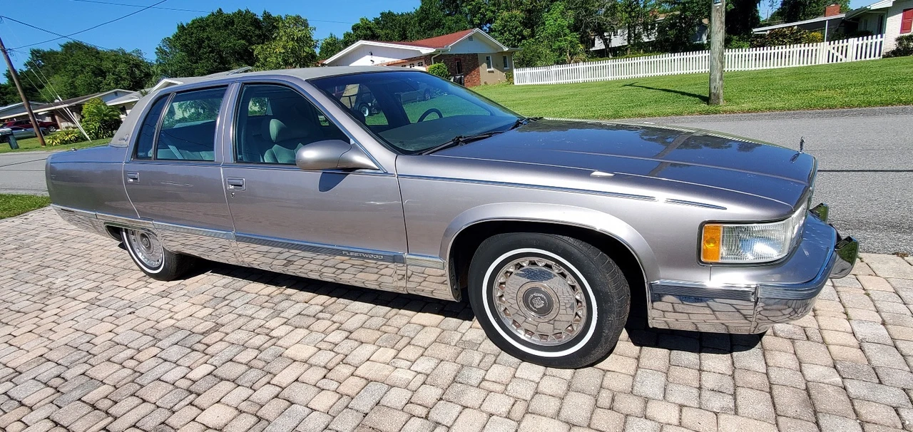 1996 Cadillac Fleetwood - Image 16 of 31