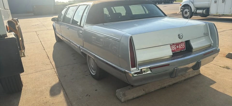 1996 Cadillac Fleetwood - Image 4 of 6